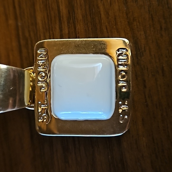 💕ST. JOHN💕 Square Shape Clip On Earrings ~ Gold with Ivory Enamel NWOT - Picture 4 of 9